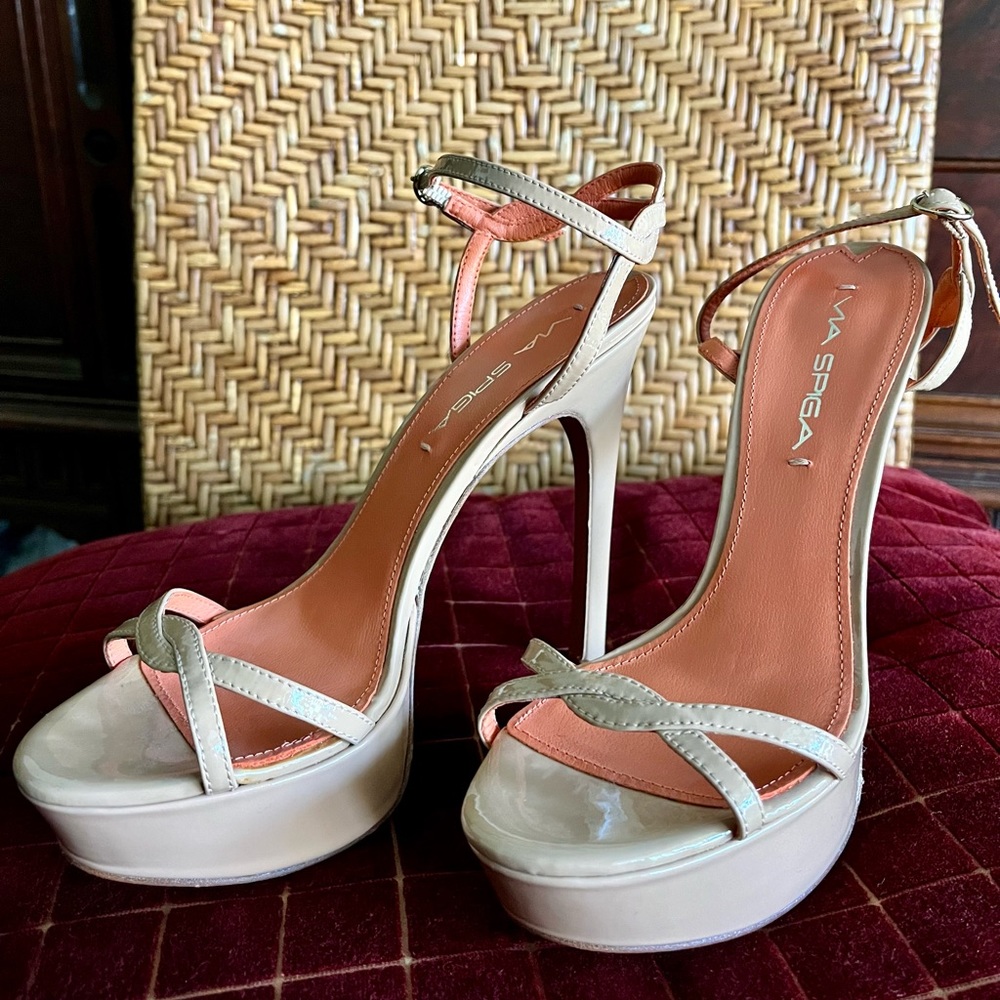 New Via Spiga Havenly Patent Nude Platform Heels